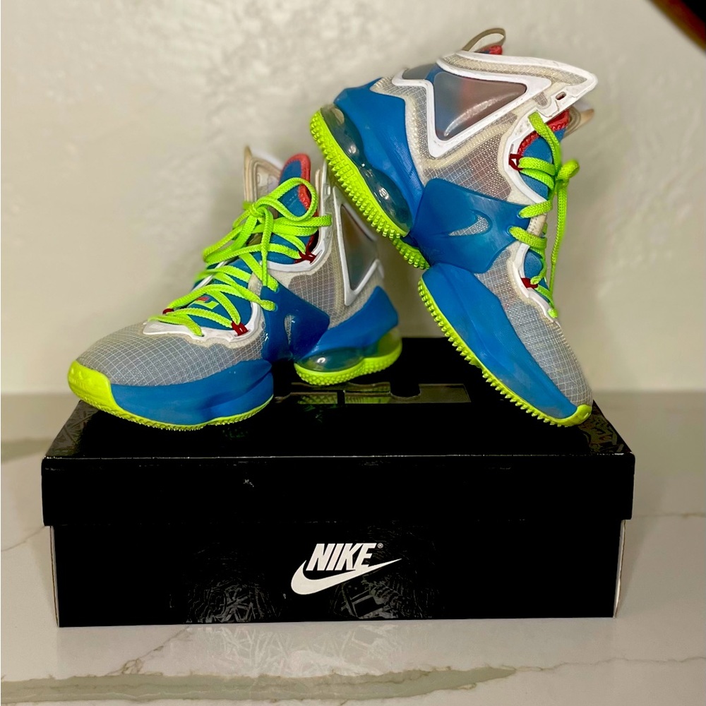 LeBron’s XIX Nike boys shoes